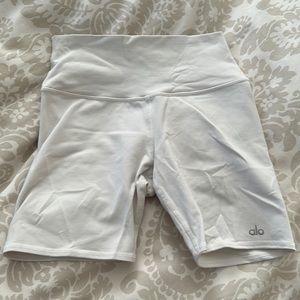 WHITE ALO BIKE SHORTS -like new